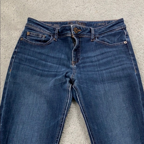 DL 1961 - Picture 9 of 9